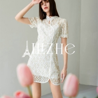 时尚穿搭 | 艾丽哲今年春天超火的复古少女穿搭