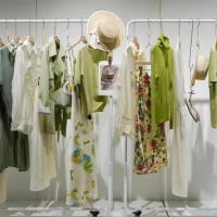 店铺经营 | 学一点陈列技巧，做好最基础的女装单杆陈列！