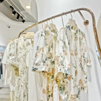 店铺经营 | 女装店七夕主题店铺装饰指南