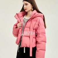 冬日里的温暖时尚：如何将羽绒服穿得既保暖又美观