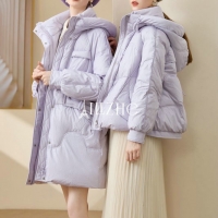 除了黑白灰，寒冷冬日穿这些颜色也很美！