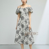 夏日清爽通勤穿搭，营造职场松弛感