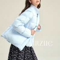 当羽绒服打翻调色盘：今年冬天，我们偏要 “彩色” 过冬