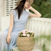 云边冰蓝，解锁东方柔美的夏日表达
